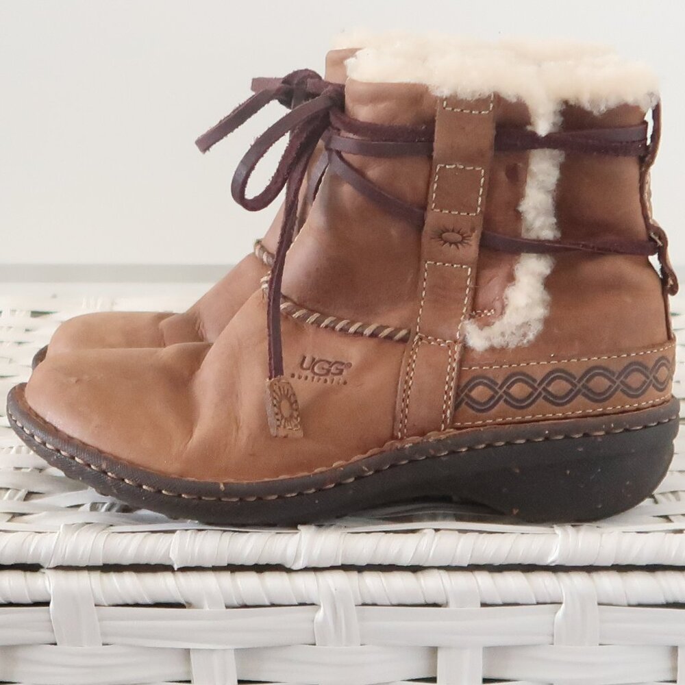 UGG Brown Shearling Lined Leather Wedge Boots Winter Lace-Up Flat Ankle Booties